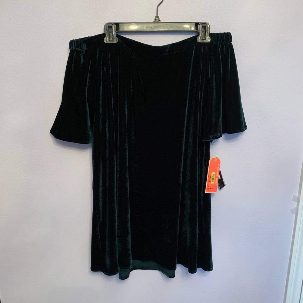 Gianni Bini Green velvet off shoulder Dress